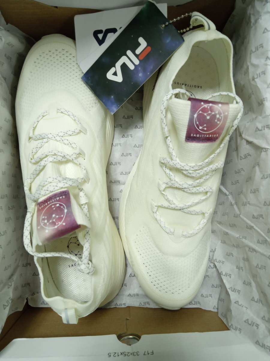 trisha_cans's tweet photo. WTS/LFB
FILAxBTS Voyager Collection
FILARGB FLEX SHINE Beige
**Brand New**
Size US 9 (Unisex) / 27cm
Php 3,400+lsf
PH only
#FILAxBTS
#VoyagerCollection
#OnHand https://t.co/9OifFFxwDG
