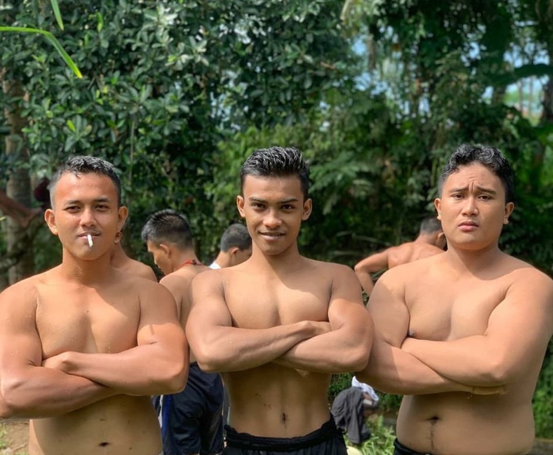 yourrecommenda1's tweet photo. @meses_curah @EdoFeeder siapa mau di gangbang sama mereka? https://t.co/wICGHKRccy