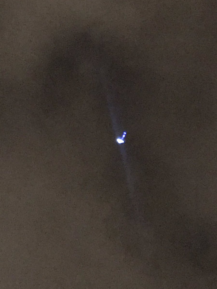 DalineBirdy's tweet photo. Strange object in the sky, London. What is it!? https://t.co/ypX9IQftqE