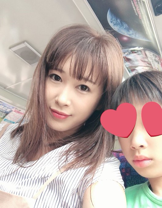 そして下をむかえに行く時間だよもう  それぞれの子供たちと  上の子とはあんま撮らなくなったなぁ https://t.co/h2S7ACFl7w