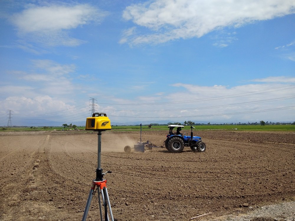 ricetoday's tweet photo. #Mechanization is an important driver towards enhancing the #Philippine #rice sector's competitiveness. #Public-private partnership is critical in ensuring efficient uptake of #water-saving #technologies in the country. https://t.co/BNo1OZs3nX #IRRI60 https://t.co/xjfai6nmhy