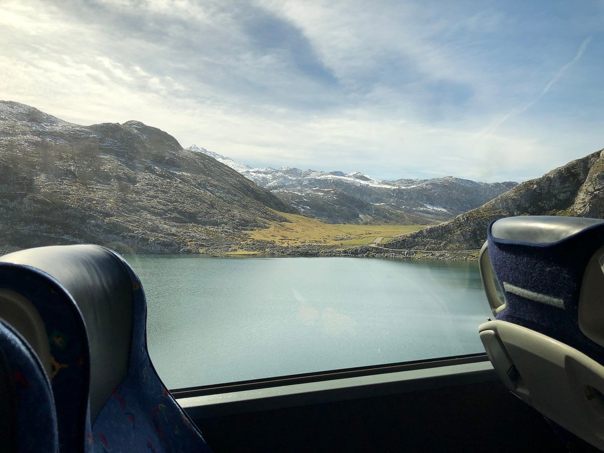 Alsa_autobuses's tweet photo. ¡Feliz día de Asturias! 😍 Celebramos un #8deseptiembre diferente, pero siempre presumiendo de paisajes increíbles, historia, cultura, tradiciones y una gastronomía que te deja sin palabras. 

💙💛 ¡#PuxaAsturies y los asturianos! 

#DíaDeAsturias #DíaDeLaSantina #AlsaAsturias🚌 https://t.co/2Ak1L3vKF6