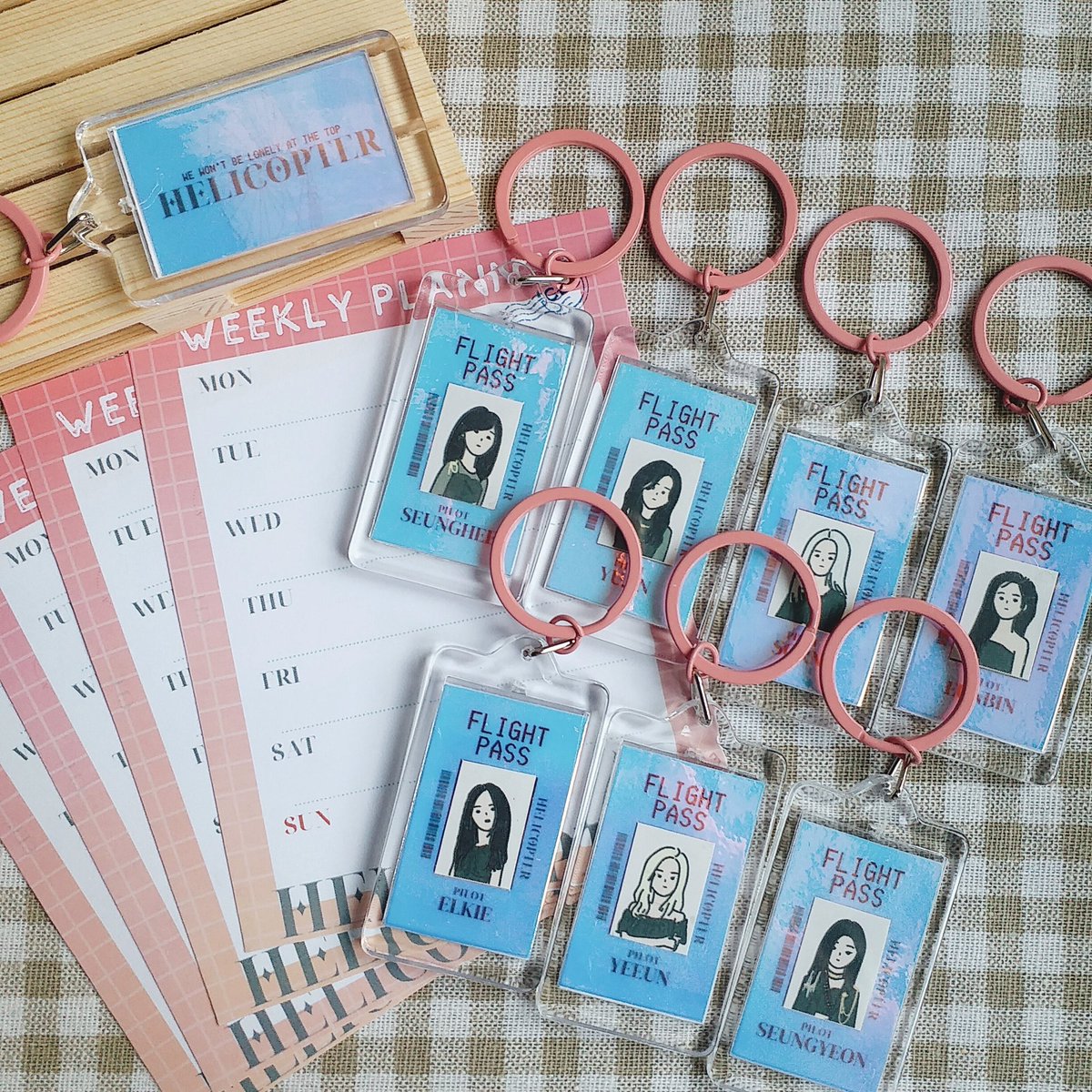 kallmart1's tweet photo. made this little pilot set dedicating to #CLC_HELICOPTER !
Grab your flight pass now❤🚁
#clc #clciscoming #clctrans
#씨엘씨
| Kpop drawings & products🎶| 콜?
🌍International orders on:
https://t.co/hhIFtM3svN https://t.co/pJrBHGbjSr