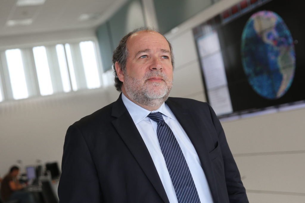 Qu'est-ce-que Kinéis apportera à ses clients de nouveau, de différent ? "[...]une connectivité sans égale, elle va démocratiser l’IoT à l’échelle mondiale. Kinéis va ouvrir des portes, des frontières, des usages." Christophe Vassal, Président du CS Kinéis. kineis.com/christophe-vas…