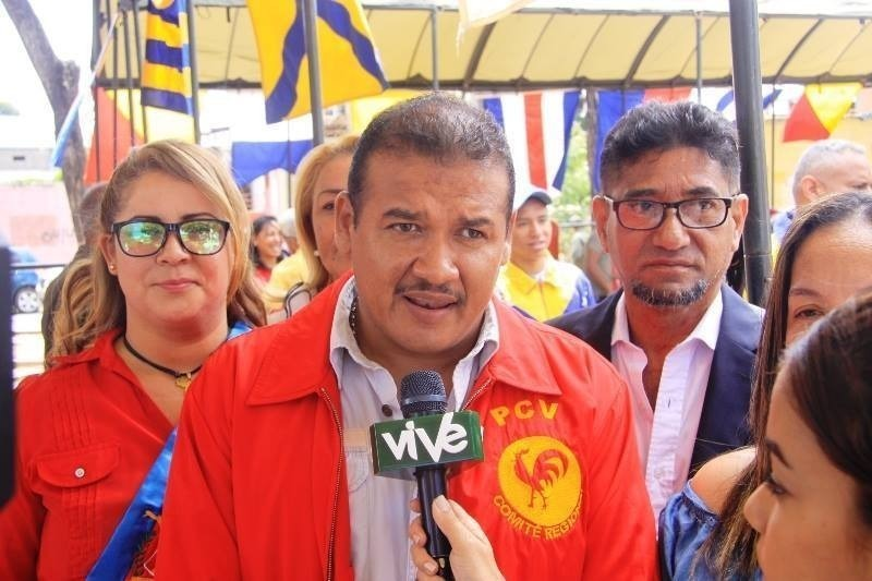 CantaClaro_Vzla's tweet photo. 📣Carúpano | 📅 Martes #08Sep2020 el Sec. de Org. del
@PcvVenezuela-Sucre y Concejal @eurrestapcv #CantaClaro por @Radio_unicafm 🎙📡
📻 sintonízalo (12:00 m)
Se #CantaClaro por una verdadera salida revolucionaria a la crisis capitalista !!!
#LaAPRavanza ✊🏼✊🏿 https://t.co/CViiE79U1J