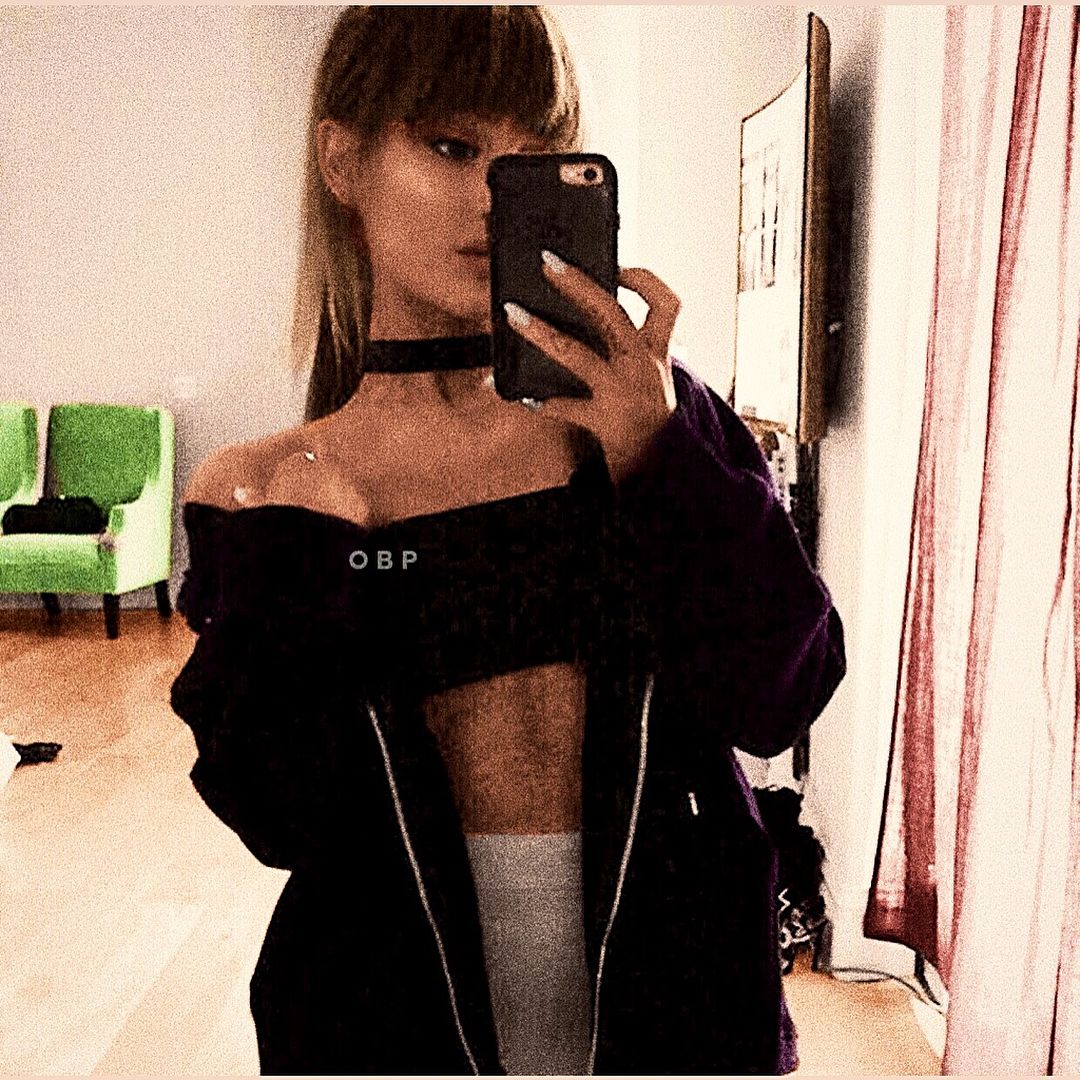heyangeldown's tweet photo. renam boldrini as ariana grande https://t.co/5UBMohF1od