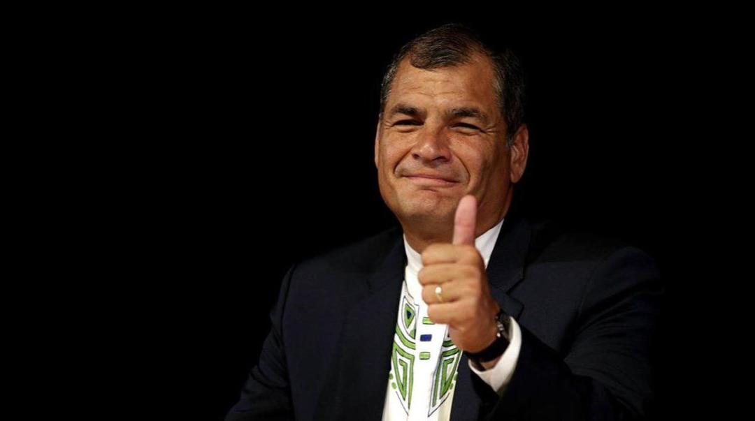 Los traidores le tienen miedo a la voluntad del pueblo ecuatoriano, por ello han tomado la medida desesperada de impedir que el hermano Rafael Correa participe en las elecciones presidenciales. Más temprano que tarde, habrá justicia. ¡Fuerza Rafael!