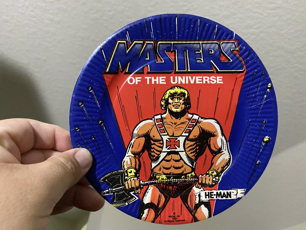 PopCultureJunk2's tweet photo. How this survived being at the bottom of a tote for over 30 years is beyond me???

Original 1983 @MastersOfficial He-Man kids birthday party paper plate. 🎉🎉🎉
#WhydidIKeepThis @netflix @TheHeManMovie @motupodcast @ThatKevinSmith @NightPromoting https://t.co/SSLQojge03