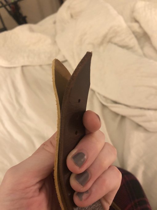 Homemade facehugger gag v2. This time in 10 ounce leather instead of 5 ounce. https://t.co/83aAXIImJ<a href="/tag/baddragon"class="tags"><span>#baddragon</span></a>