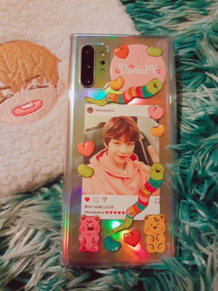 Daliet_lin_'s tweet photo. I customized my own Kang Daniel Phone Case 🥰 I used Danibo's stickers and its so cute 😭💕

#KangDaniel #강다니엘 #Haribo #Danibo #kpopcase https://t.co/ySioO3RTvR