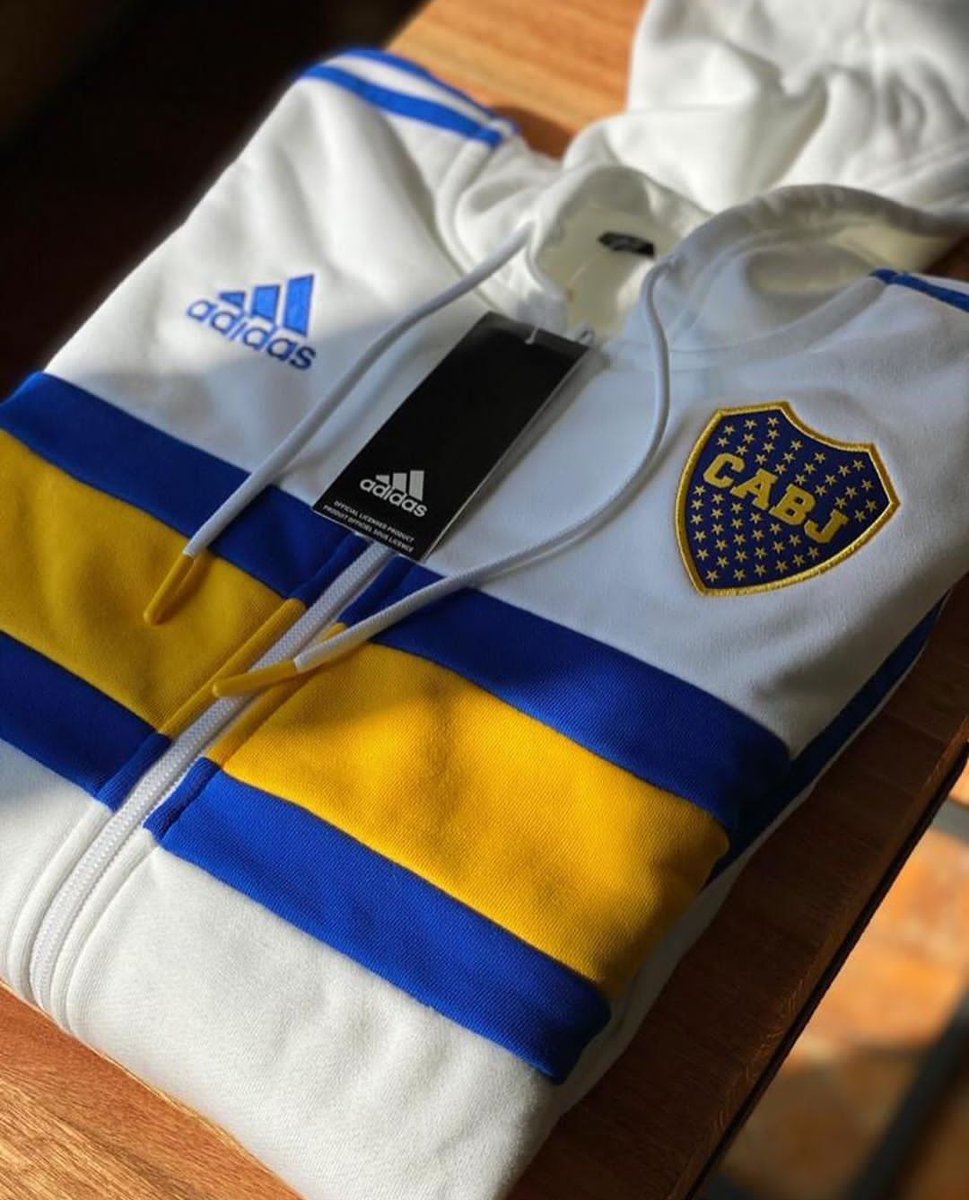 aymigol's tweet photo. ésta campera es simplemente la prenda más linda que sacó adidas. https://t.co/TohZFZXlrD