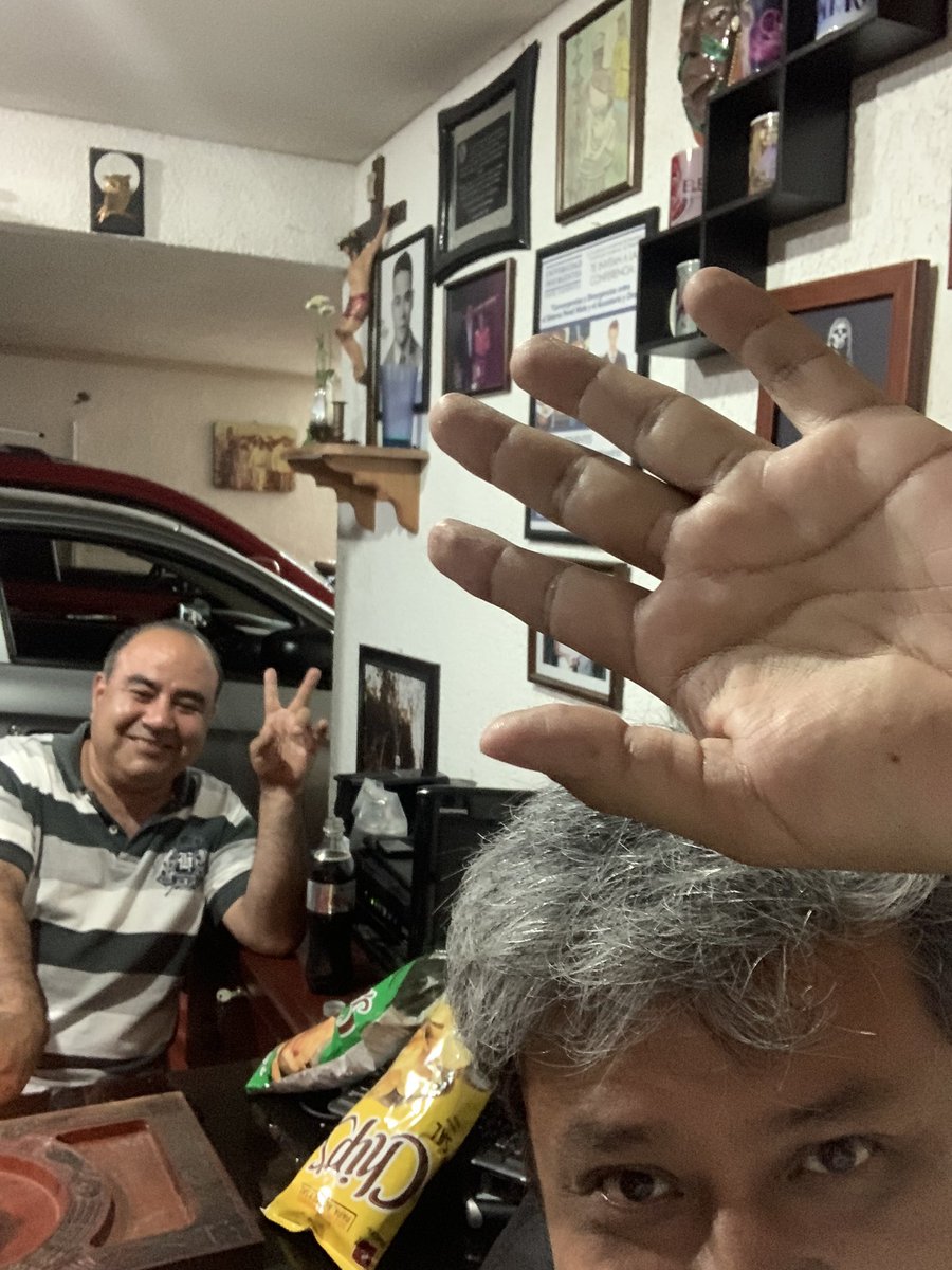 SANTERIA_ACHE's tweet photo. Mi ahijado Alex me dijo: Religioso, religioso pero #kuley https://t.co/nq0PYbcOyx