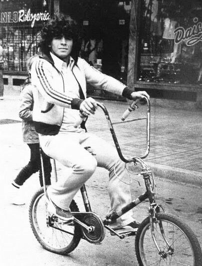 y esquivando balas con mi bicicleta...
