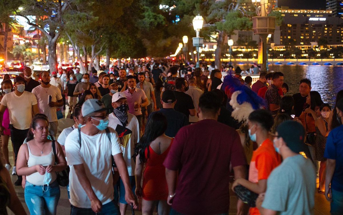 COVAIDS ON LAS VEGAS STRIP during Labor Day Weekend, Social distancing at it finest! 😂😅