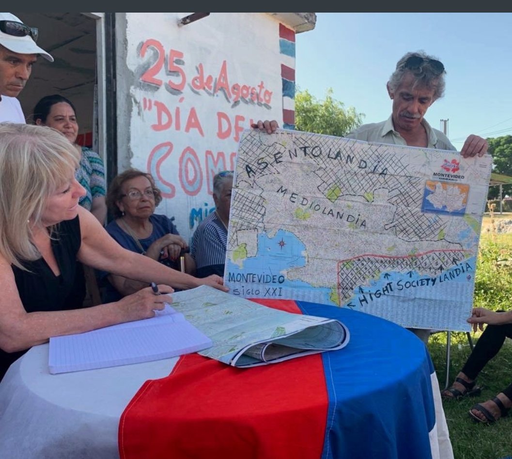 juan_ubaldo's tweet photo. Acá el momento incómodo que Caro tiene que hacer de cuenta que no vive en "high society land". #AsesorateMiReina #renunciacosse https://t.co/PjZzw2dl1B