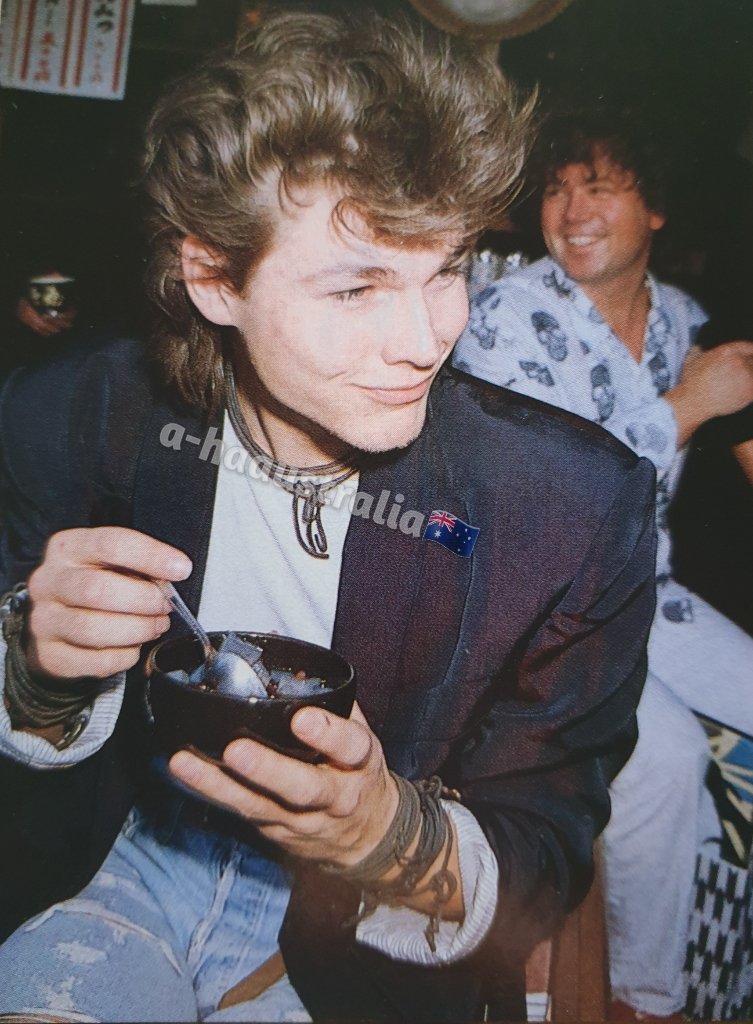 This rare photo of Morten was taken in Japan in 1985 during their promo tour for the album Hunting High and Low....enjoy 🙂
📸 YUTAKA NISHIMURA 
#aha #mortenharket  
#80s #hasntchangedabit #ahacollection #80smusic #ahafans #rockstar  #newwave #singer #photooftheday #takeonme