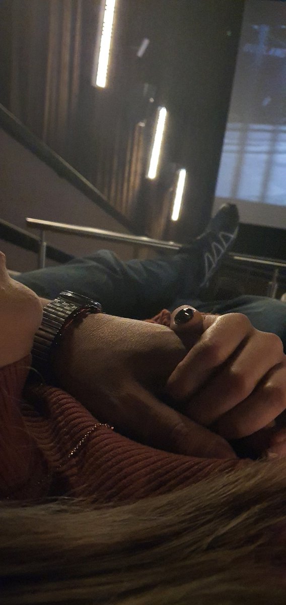 Roxy_Miranda30's tweet photo. Cuando solo necesito tenerte de la mano!! #loveislove https://t.co/AJU5mtuDpg