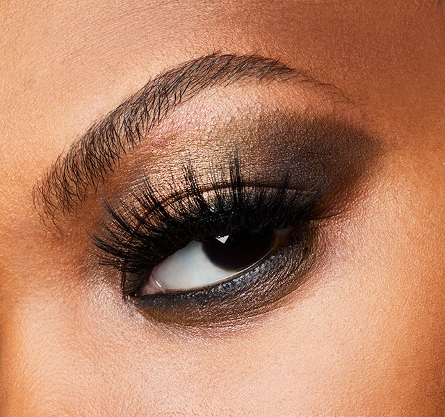 Want GORG eyes in 5 steps? 👋🏽👋🏽👋🏽 Watch an exclusive <a href="/MACcosmetics/">maccosmetics</a> tutorial just for our beauties, here: qvc.co/eyesin5 #MACMondays 👁💖✨ Then, snag everything, here: qvc.co/ein5