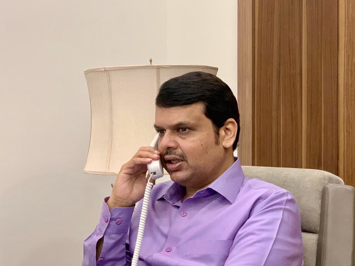 असल्या सगळ्यांसाठी  #DevendraFadnavis जींच्या नेतृत्वाखाली  @BJP4Maharashtra कामाला लागली होती.देवाभाऊ सतत भाजपा कार्यकर्ते, पदाधिकारी, आमदार, खासदार, पक्षातील विविध सेल चे प्रमुख यांच्याशी संपर्क करत आणि जमीनीवर सतत लोकांना मदत करण्याचे आवाहन करत. 