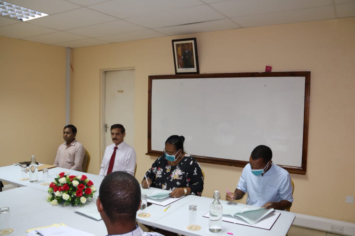 hci_seychelles's tweet image. HC Gen Suhag witnessed the signing of award of contracts for 5 High Impact Community Development Projects funded by Indian Grants in Seychelles. Implemented by Ministry of Local Govt, these projects will be a lifeline for Seselwa Community. Projects to complete by Dec-20 
#HICDP