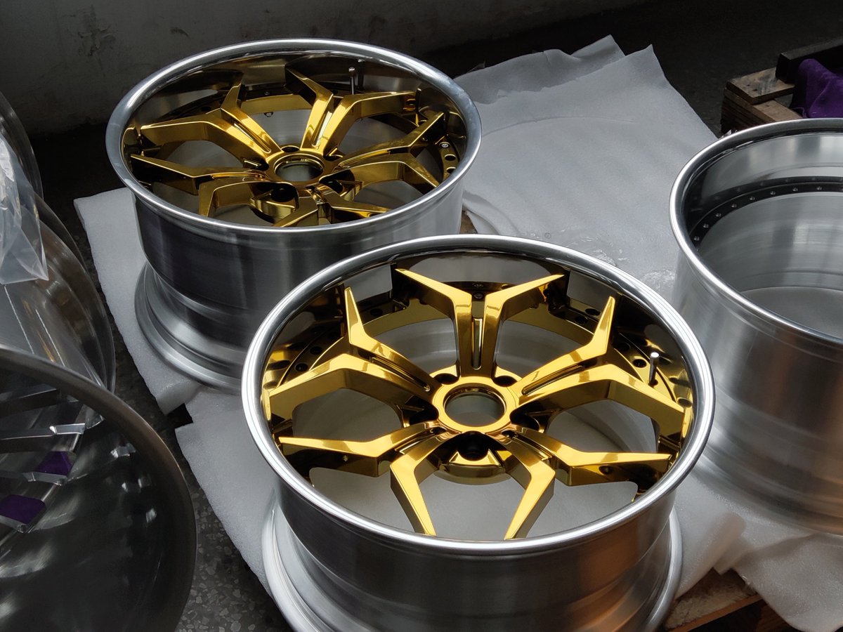 Gold chrome wheels - 2-piece forged wheel model
available size 18 19 20 21 22 inch
call or text +86 18819367688  jova@jovawheels.com 

#chromewheels #chromerims #goldchromewheels #goldchromerims #forgedwheels #customwheels #bestwheels