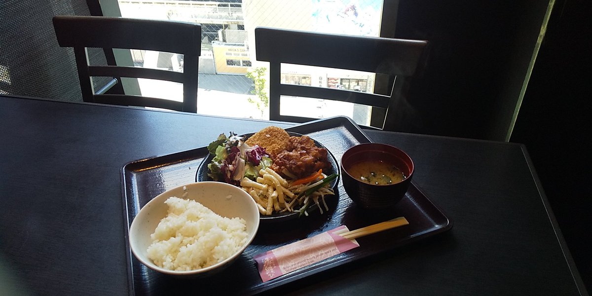 西輝望見 居酒屋 金の蔵 秋葉原駅前店が提供するランチ バイキング 0円の前金制で 唐揚げやコロッケ サラダ 麻婆豆腐やカレーなどが食べ放題 ソフトドリンクも飲み放題というお得なランチ 場所柄 秋葉原駅を見下ろす形になるのでアキバならではの