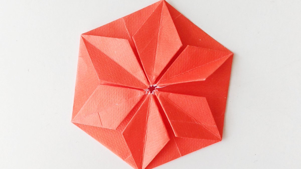 SimpleOrigamiYT's tweet photo. <3 Project: #Hexagonal_Star_Origami
⭐️💫🌟
#Hexagon #StarOrigami 
=
◆ Watch video: https://t.co/avVmYxTUqJ 
=
#SimpleOrigami #Origami #OrigamiPaper #ModularOrigami #Origami3d #paper #OrigamiTutorial 
#handmade #PaperFolding #diy #Creative https://t.co/piMcTFTCHG
