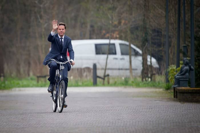 For comparison, this is how the Dutch Prime Minister gets to work. No motorized escorts. Using the same safe cycling public infrastructure normal citizens also use. investinholland.com/news/the-nethe…