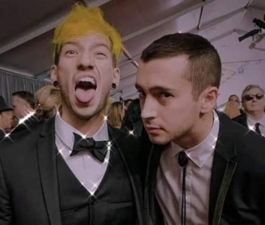 anotherworld_so's tweet photo. Todos me dicen.."Estas obsesionada con eso twenty one pilots"...Pero nadie me dice..."Que bueno que eres feliz con twenty one pilots" :( https://t.co/Z95fwBpIcz