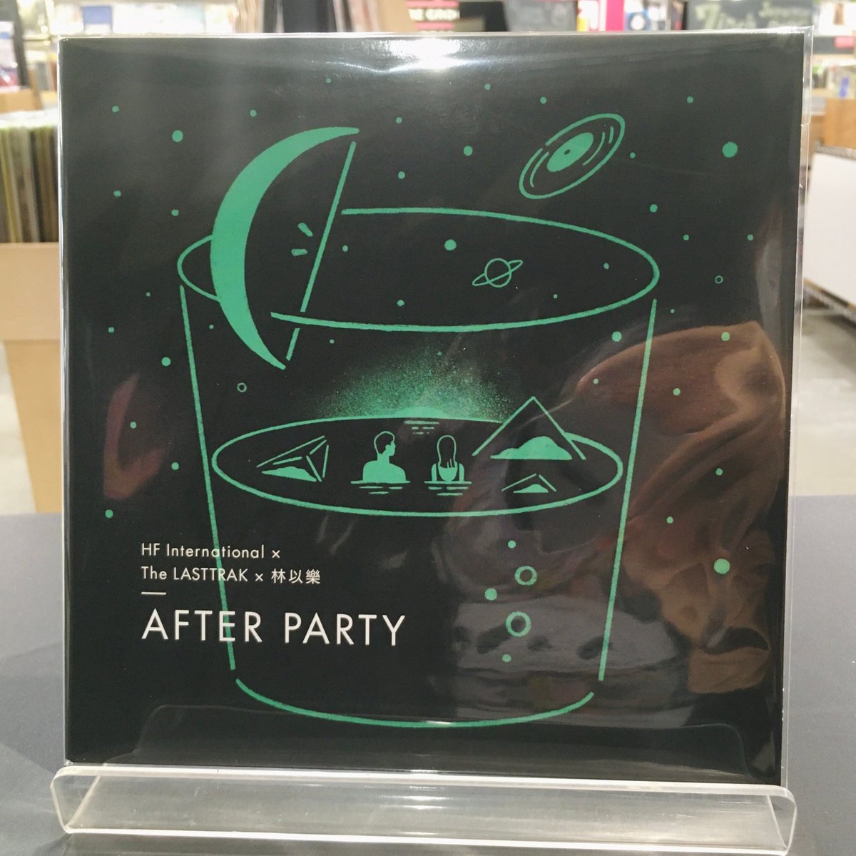 HMVrs_shibuya's tweet photo. 【入荷情報】
Hf International / Lasttrak / 林以樂 (リン イーラー) 『AFTER PARTY』
過去作すべて人気を博してきたHF International。
共同制作にThe LASTTRAK、ヴォーカルに林以樂を迎えて制作された中国語と英語を行き来するドリーミーなディスコナンバーが7インチシングルリリース👀 https://t.co/zGnRY375z6