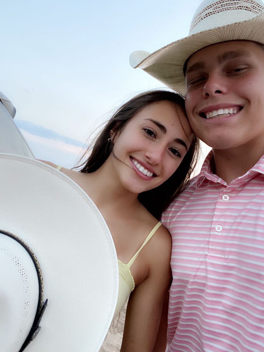 ashjarrous's tweet photo. Happiest of Birthdays to my bestest friend! I loveee you bry, forever so thankful for you and all you are. Ahhh I’m crying the big 18!!🖤 @Slaughte1Bryson https://t.co/8mGryrNX3l