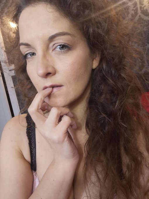 Coucou 🥰 Bien dormi ? https://t.co/t1J9CI5max