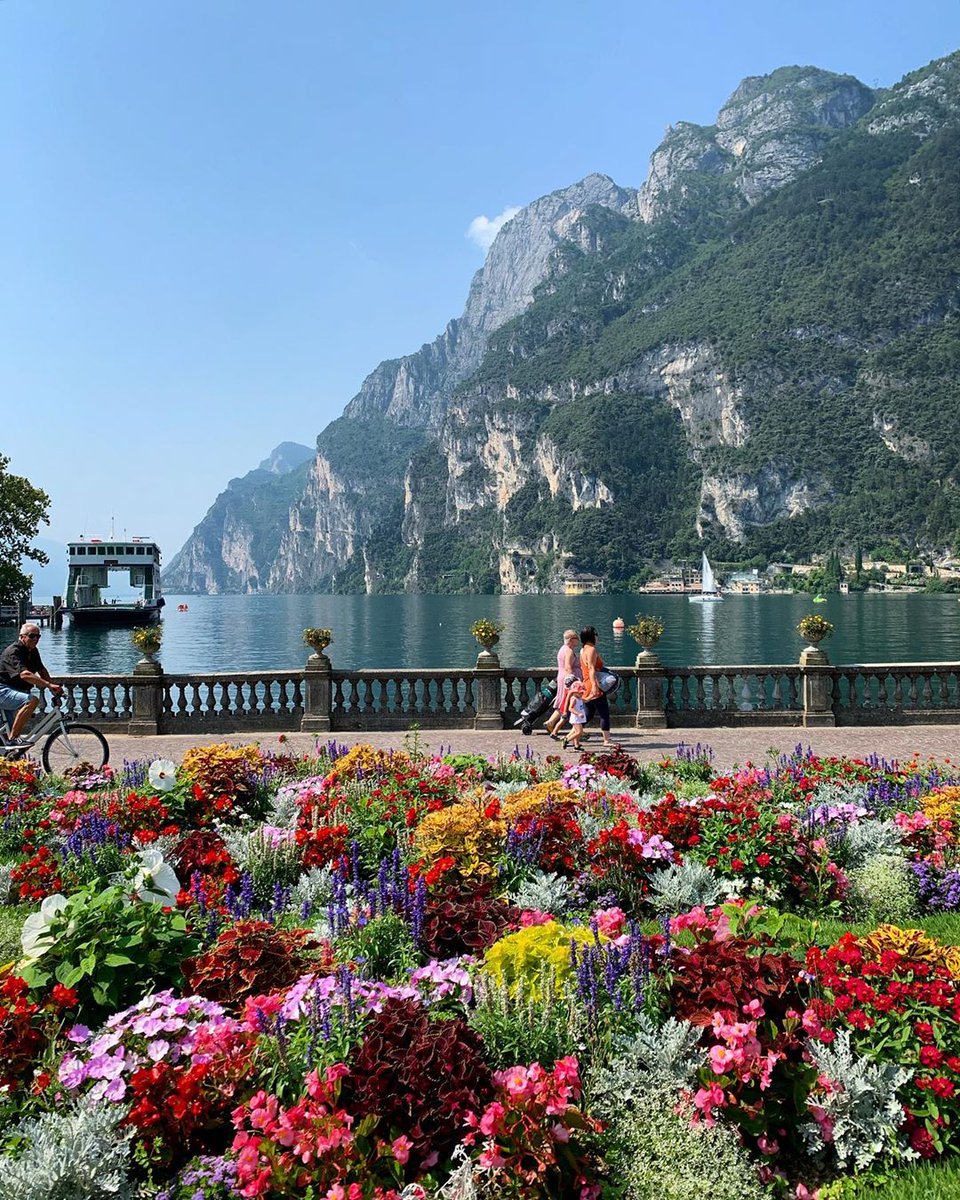 Farbenpracht in 📍Riva del Garda: die Perle am Nordufer des #Gardasees besticht mit mediterranem Lebensgefühl 

👉bit.ly/329SoCp

#reisenachitalien 
 
📷IG enne_ellebi