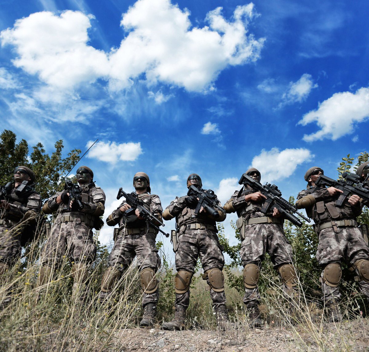 EmniyetGM's tweet photo. Herşey vatan için, can için canan için. Göz kırpmadan can veriririz bir karış toprak için.🇹🇷🇹🇷
#polis #özelharekat https://t.co/cuAtisLO2G