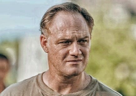 missing_arrow's tweet image. y'all i bet whoever ends up with the queen carol peletier either gets beaten up and eaten by a walker or gets sick because of a wound with walker blood and later also turns into a walker idk king ezekiel u better survive out of this carol curse or else u'll be dead 💀