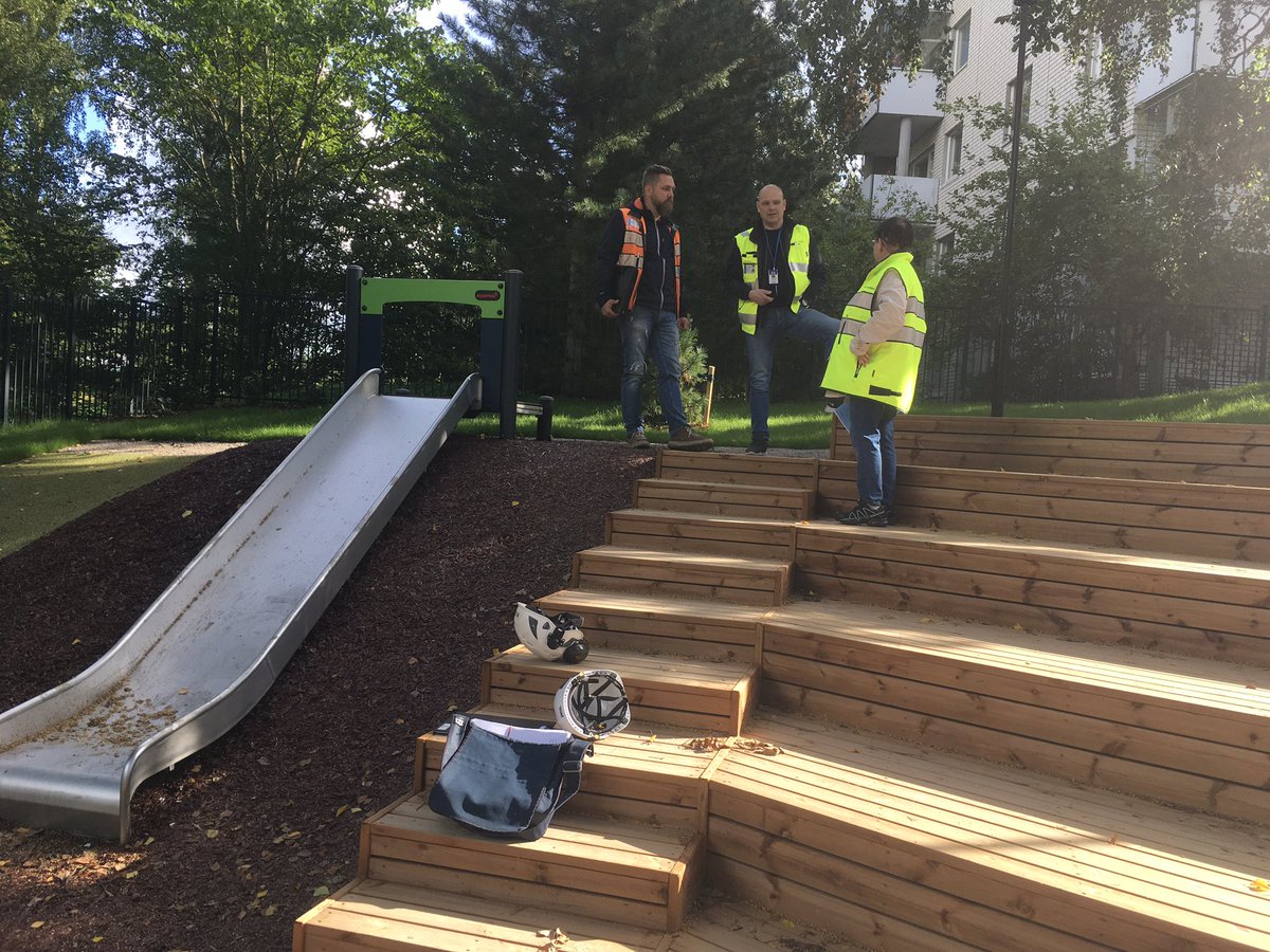 Yli vuosi on mennyt lahtelaisen päiväkotipihan suunnittelussa ja valvonnassa. Eilen vastaanotto, nyt vielä suunnitelmien päivitys ja jälkitarkastus. Oli kiva projekti! #päiväkotipiha #piharemontti