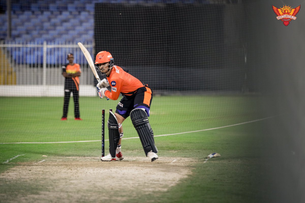 SunRisers's tweet photo. 𝓐𝓵𝓵 𝓻𝓸𝓾𝓷𝓭𝓮𝓻 💥

#KeepRising #OrangeArmy #IPL2020 #Dream11IPL https://t.co/qRaOPwjicS