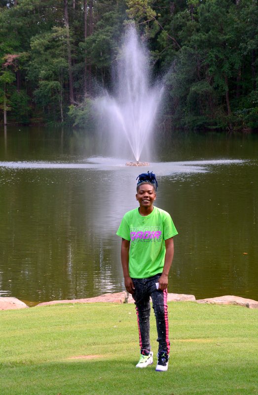 I just paid $500 for these pictures bruhhhhh why tf these hoes look like i just graduated the 15th grade.