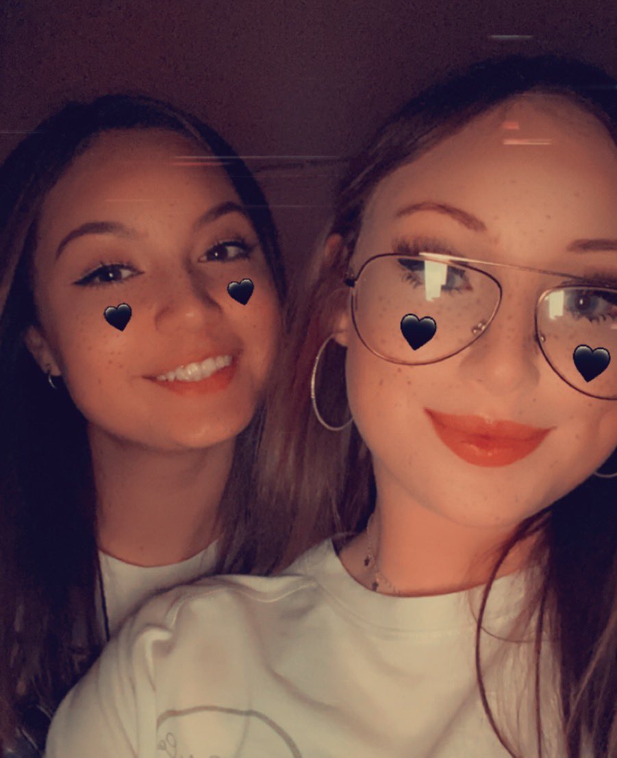 AustinWolfe0425's tweet photo. my biggest flex is having a best friend that I met less than a month ago and she’s already become my family :)) @AnaCeleste2020 https://t.co/2EzLAXJqis