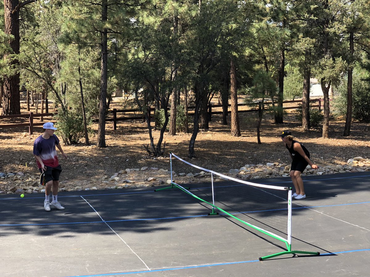 JoyDunn21's tweet photo. 💛🎗Movement Monday #wellnessweek2020 #stayconnectedGUSD learning a fun new game- Pickle Ball - in Big Bear 🎗💛@GlendoraUnified @CounselorsGHS https://t.co/qrakLWYcaz