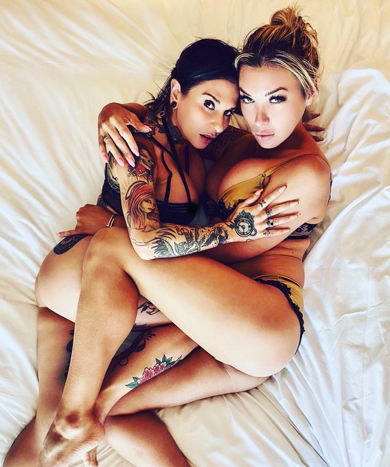 Had so much fun filming with @JoannaAngel and @H3LLXSL00TZ for https://t.co/SQZfr9DFYP https://t.co/
