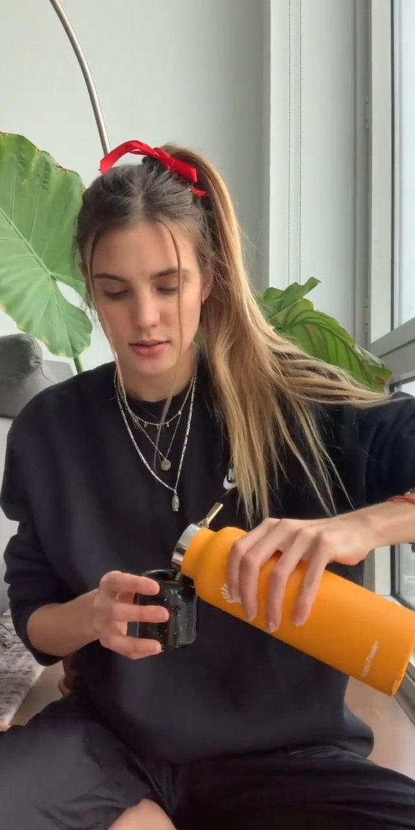 martham2509's tweet photo. Hoy recordamos a @macabeso en los videos que hizo de #HowToGetAwayWithLife
#MacarenaAchaga
#RememberMacabeso https://t.co/5rtEugAJtN