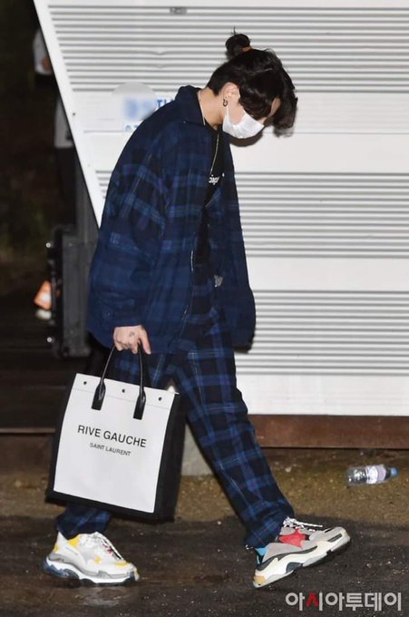 サイズ Balenciaga - BTS グク 着用 BALENCIAGA バレンシアガ ポプリン
