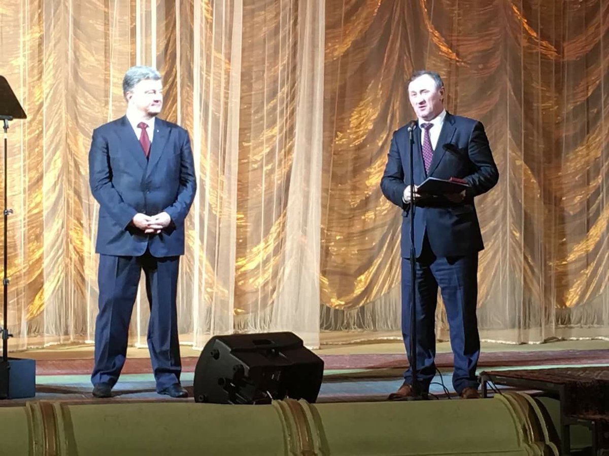 August 2016: Ratushnyy receiving an award from Poroshenko?  https://www.facebook.com/photo?fbid=1372281399468089&set=pb.100000587270958.-2207520000..