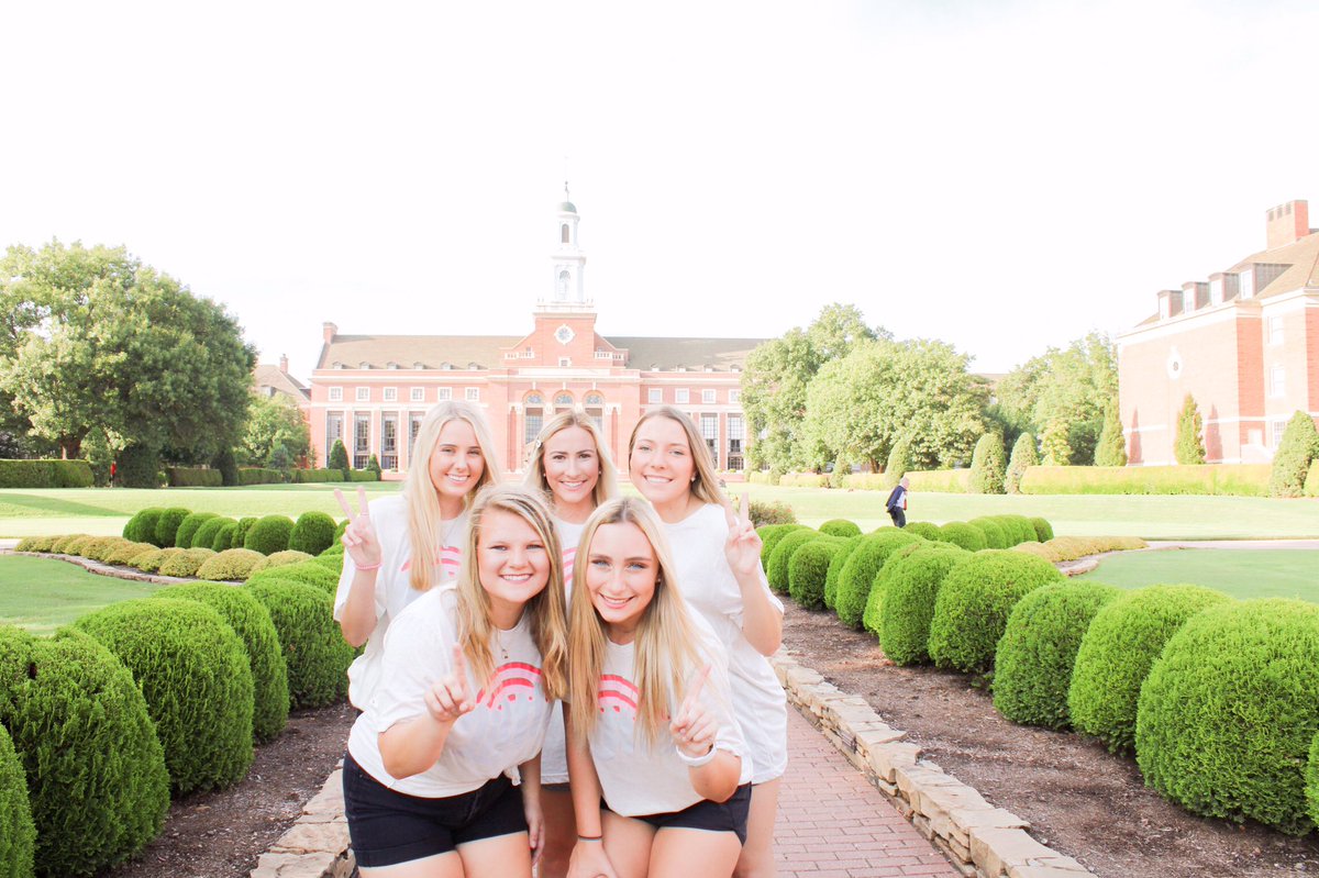 throwback to last year’s big little!!! we cannot wait to add some little ones to our sweet families⭐️