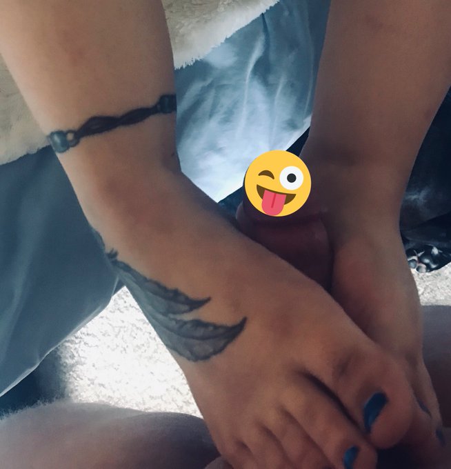 I have no problem doing anything you want 😘 https://t.co/4kV8vnUmfm https://t.co/zXh99e4MRo