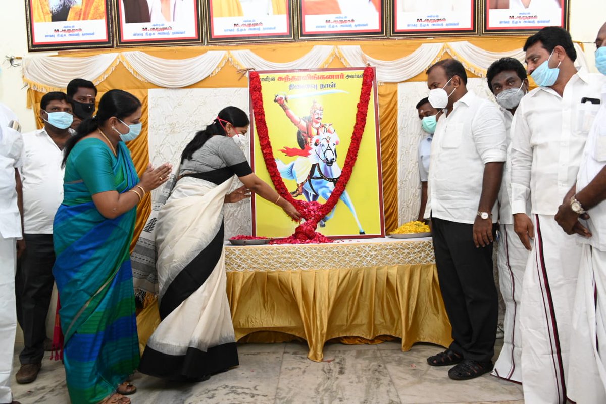 KanimozhiDMK's tweet photo. மாவீரர் சுந்தரலிங்கனார் நினைவு  நாளான இன்று தூத்துக்குடி வடக்கு மாவட்டத்தில் அவருடைய திருவுருவப் படத்திற்கு மாலை அணிவித்து, மரியாதை செய்தோம். 

உடன் மாவட்ட கழகச் செயலாளர் கீதாஜீவன், பொதுக்குழு உறுப்பினர்  ஜெகன் பெரியசாமி மற்றும் கழக நிர்வாகிகள். https://t.co/1K8d6DgEU1