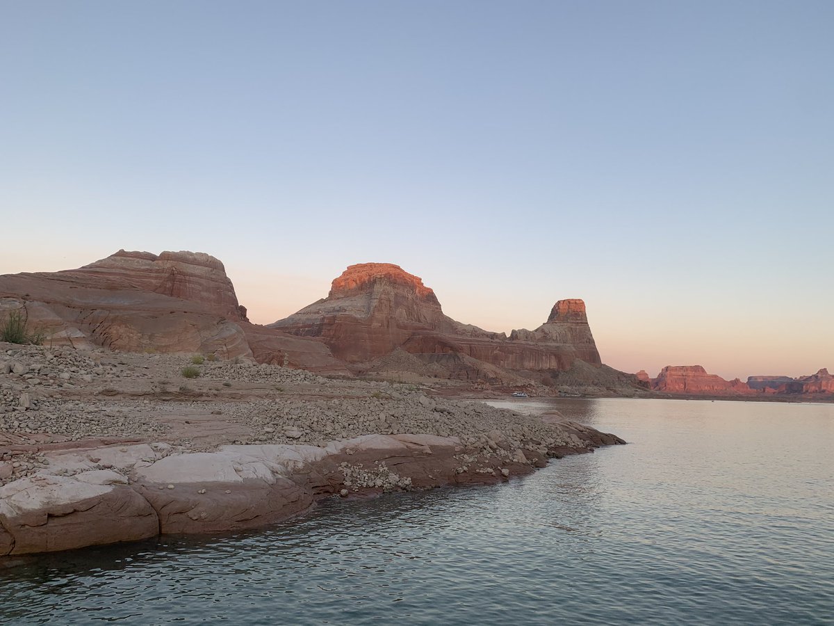 lilhjohnson's tweet photo. Lake Powell, Utah ... I fell in love with you HARD. https://t.co/toB1kWTYQO