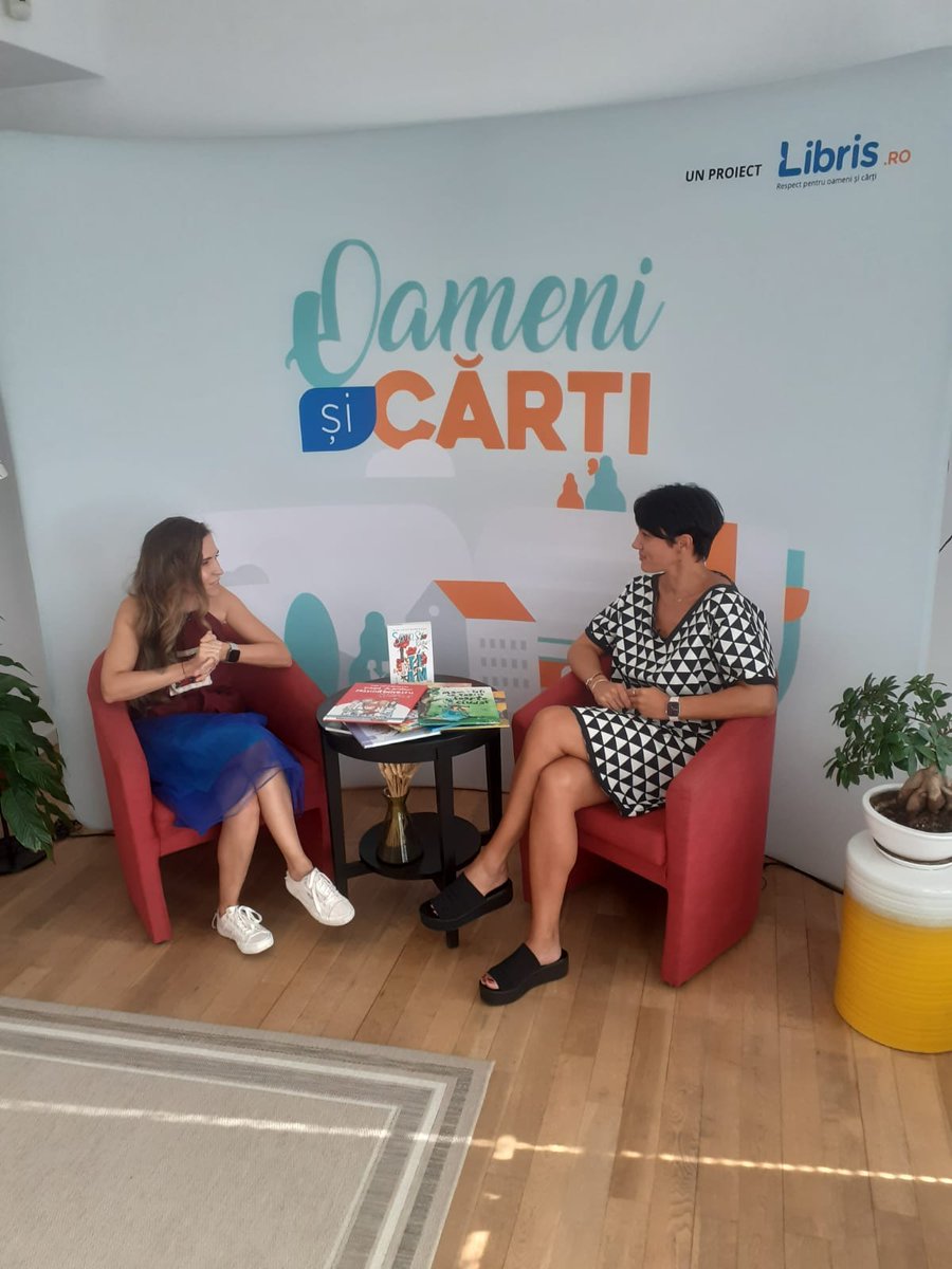 libris_ro's tweet photo. Atenție, se filmează! 🎬 Două dintre cele mai citite autoare din România, Ioana Chicet-Macoveiciuc și Petronela Rotar în dialog pentru https://t.co/DsSSknyzgh, în emisiunea #OamenișiCărți https://t.co/ugVIU5Da3p