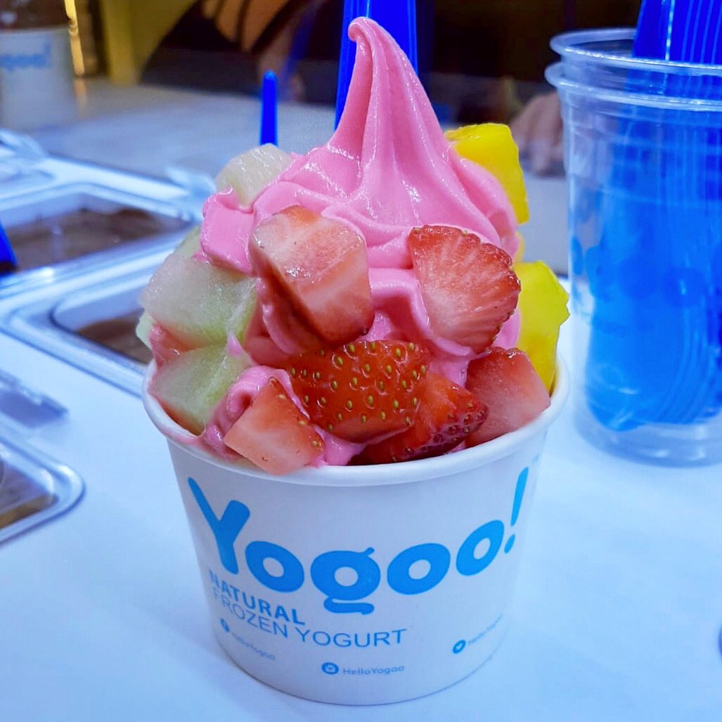HelloYogoo's tweet photo. Yogoo! is even more delicious when topped up with your favourite fruits 😋 Try it! 

#helloyogoo #experienceyogoo #yogoo #YogTub #frozenyogurt #frozenyoghurt #froyo #london #woking #guildford #healthyfood #lifestyle #likeforlike #uk #yummy #tasty #delicious #sweet #dessert https://t.co/RUtmnzcS5O